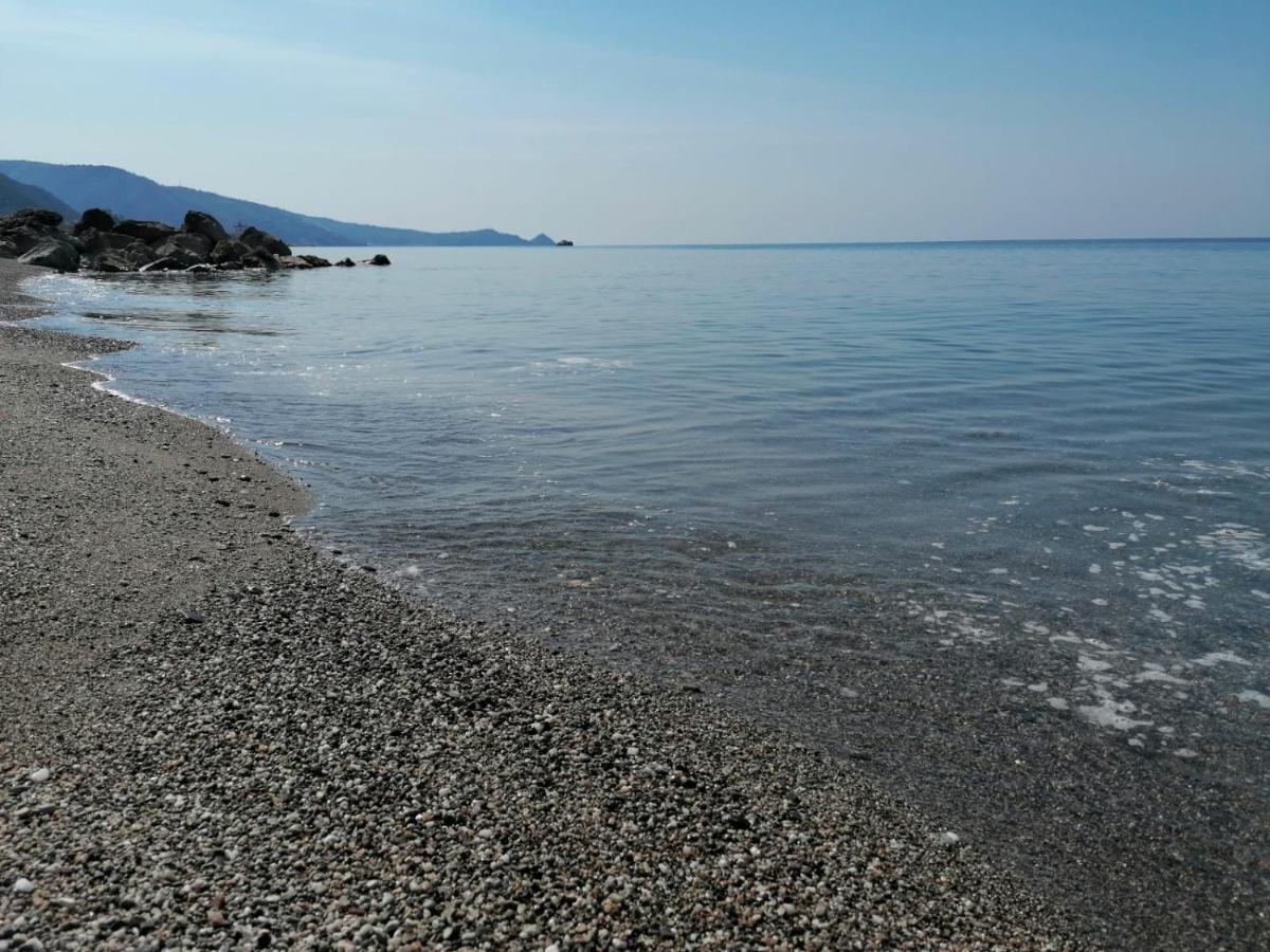 "Appartamento Del Mare Gliaca" Con Vista Isole Eolie,Ampia Terrazza,Wifi E Parcheggio Privato Gratuito 피라이노 외부 사진