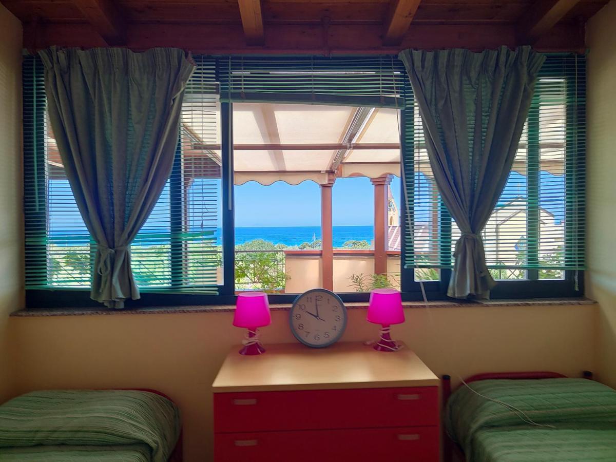 "Appartamento Del Mare Gliaca" Con Vista Isole Eolie,Ampia Terrazza,Wifi E Parcheggio Privato Gratuito 피라이노 외부 사진