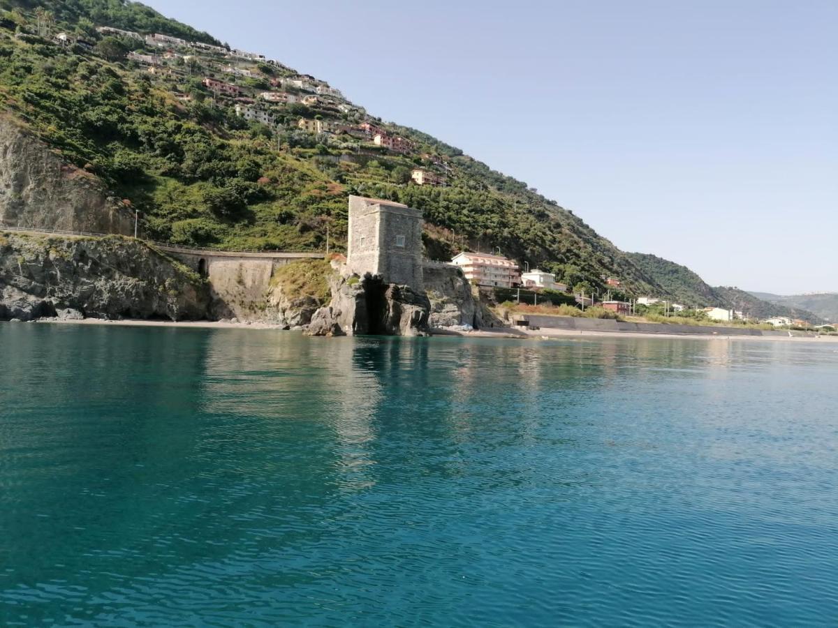"Appartamento Del Mare Gliaca" Con Vista Isole Eolie,Ampia Terrazza,Wifi E Parcheggio Privato Gratuito 피라이노 외부 사진