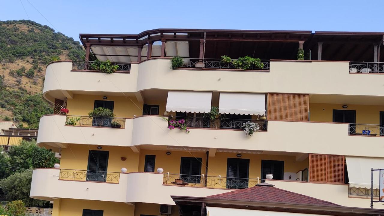 "Appartamento Del Mare Gliaca" Con Vista Isole Eolie,Ampia Terrazza,Wifi E Parcheggio Privato Gratuito 피라이노 외부 사진