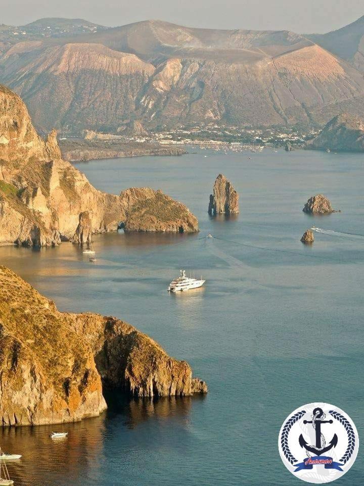 "Appartamento Del Mare Gliaca" Con Vista Isole Eolie,Ampia Terrazza,Wifi E Parcheggio Privato Gratuito 피라이노 외부 사진
