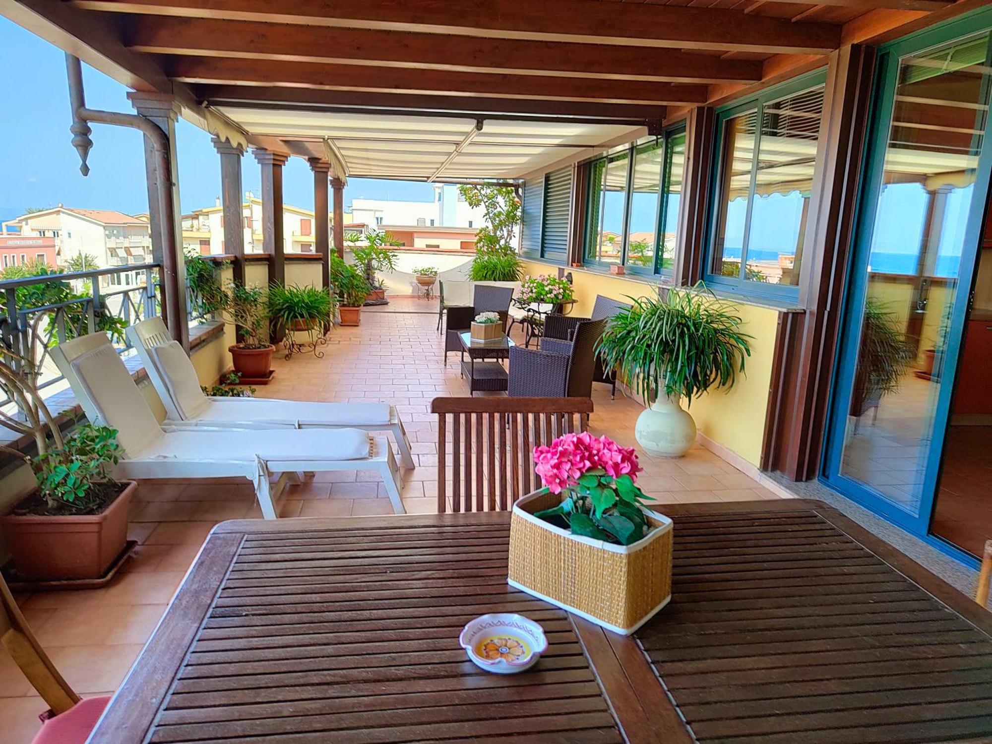 "Appartamento Del Mare Gliaca" Con Vista Isole Eolie,Ampia Terrazza,Wifi E Parcheggio Privato Gratuito 피라이노 외부 사진