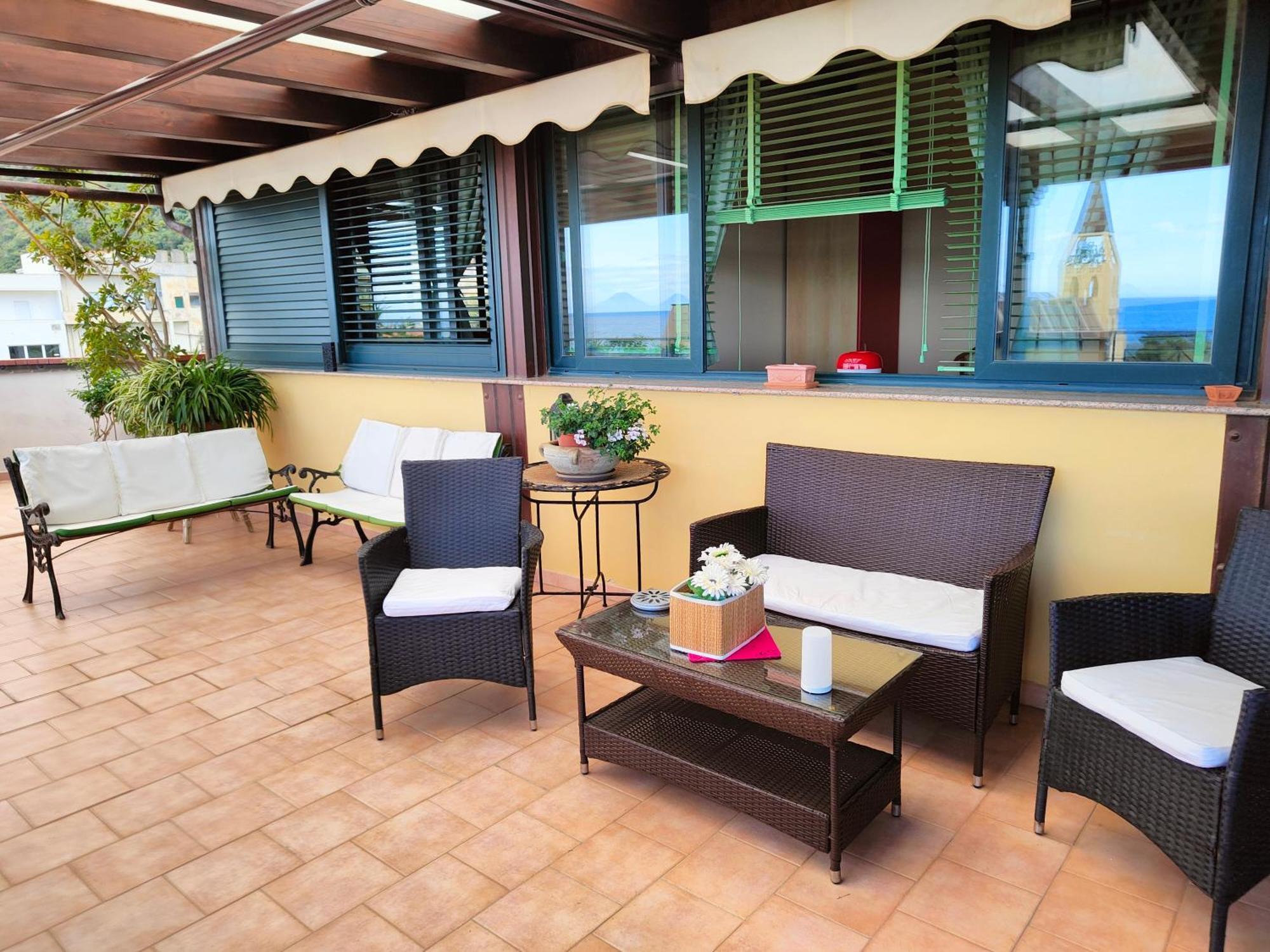 "Appartamento Del Mare Gliaca" Con Vista Isole Eolie,Ampia Terrazza,Wifi E Parcheggio Privato Gratuito 피라이노 외부 사진